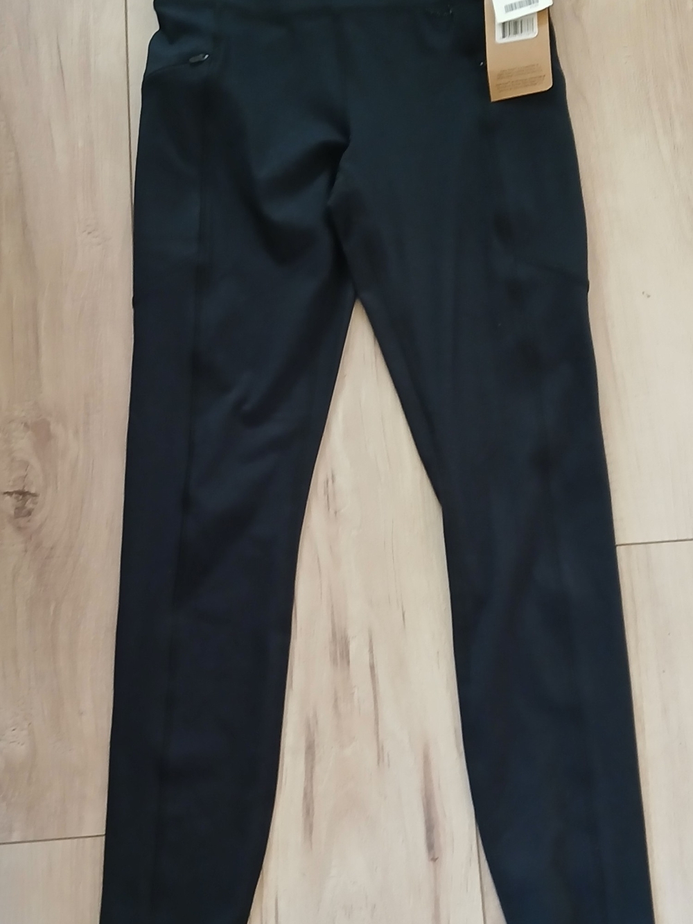 NWT Size Medium Eddie Bauer Black Women's Recycled Pro Form Leggings With Pocket
